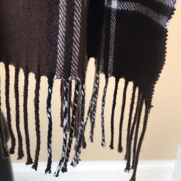 Cashmere Plaid Scarf - Picture 7 of 8